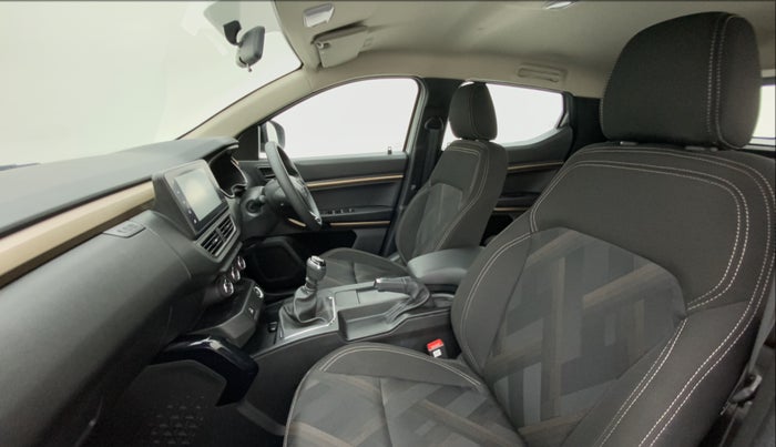 2022 Renault Kiger RXT 1.0 MT, Petrol, Manual, 2,862 km, Right Side Front Door Cabin