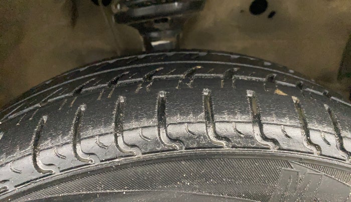 2014 Maruti Wagon R 1.0 VXI, Petrol, Manual, 67,928 km, Right Front Tyre Tread
