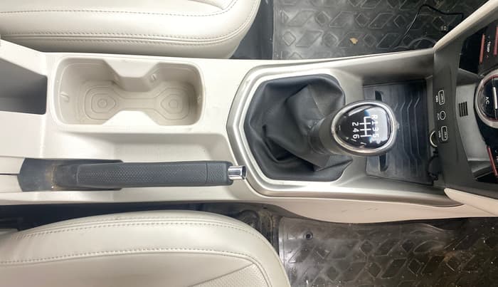 2019 Mahindra XUV300 W8 (O) 1.2 PETROL, Petrol, Manual, 1,00,168 km, Gear Lever