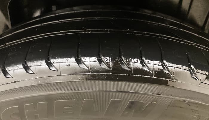 2019 Mahindra XUV300 W8 (O) 1.2 PETROL, Petrol, Manual, 1,00,168 km, Left Rear Tyre Tread
