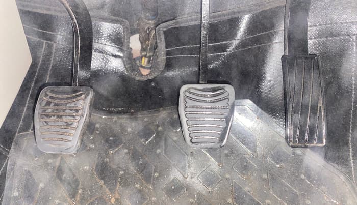 2019 Mahindra XUV300 W8 (O) 1.2 PETROL, Petrol, Manual, 1,00,168 km, Pedals