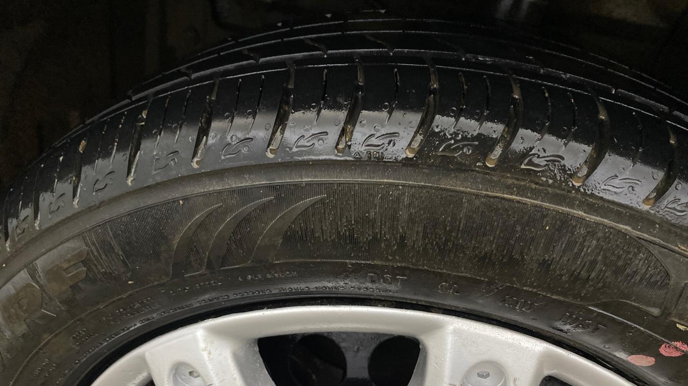 2021 Maruti Vitara Brezza VXI, CNG, Manual, 97,224 km, Left Front Tyre Tread