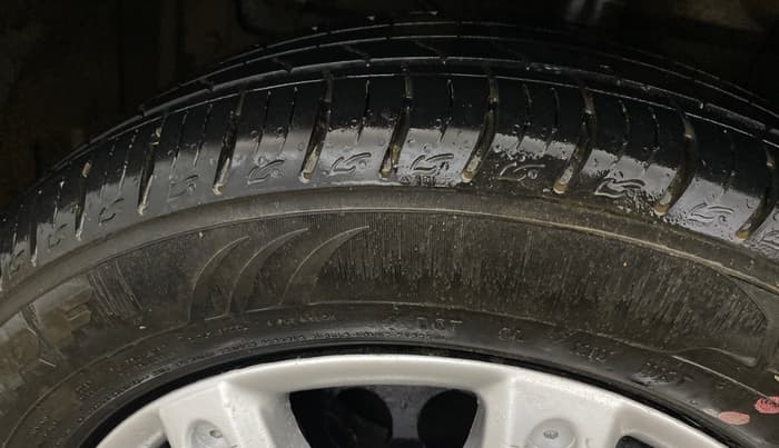 2021 Maruti Vitara Brezza VXI, CNG, Manual, 96,867 km, Left Front Tyre Tread