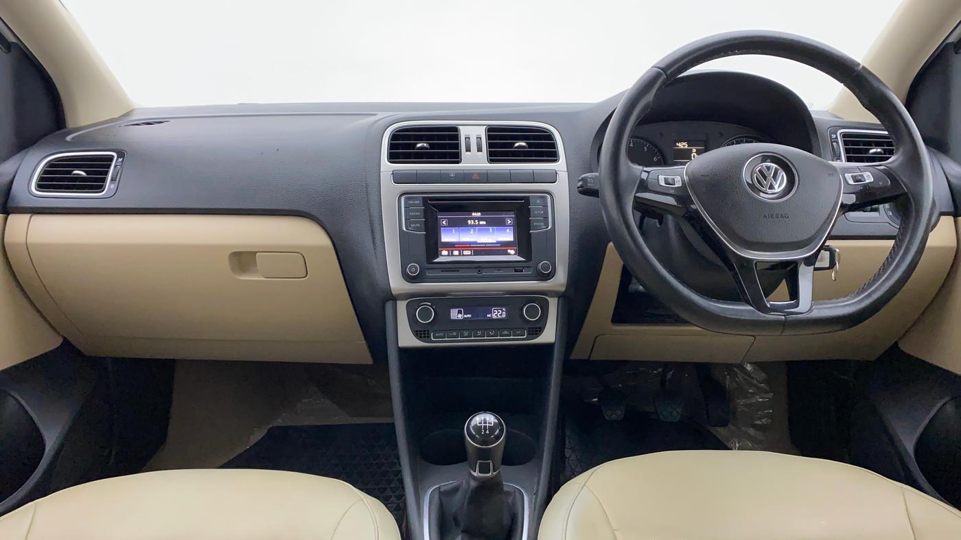 2016 Volkswagen Polo HIGHLINE1.2L PETROL, Petrol, Manual, 58,810 km, Dashboard View