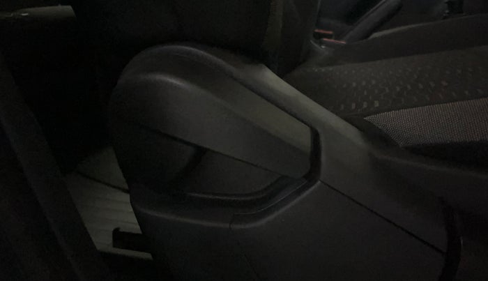 2025 Nissan MAGNITE N-Connecta B4D 1.0 Petrol MT, Petrol, Manual, 2,786 km, Driver Side Adjustment Panel