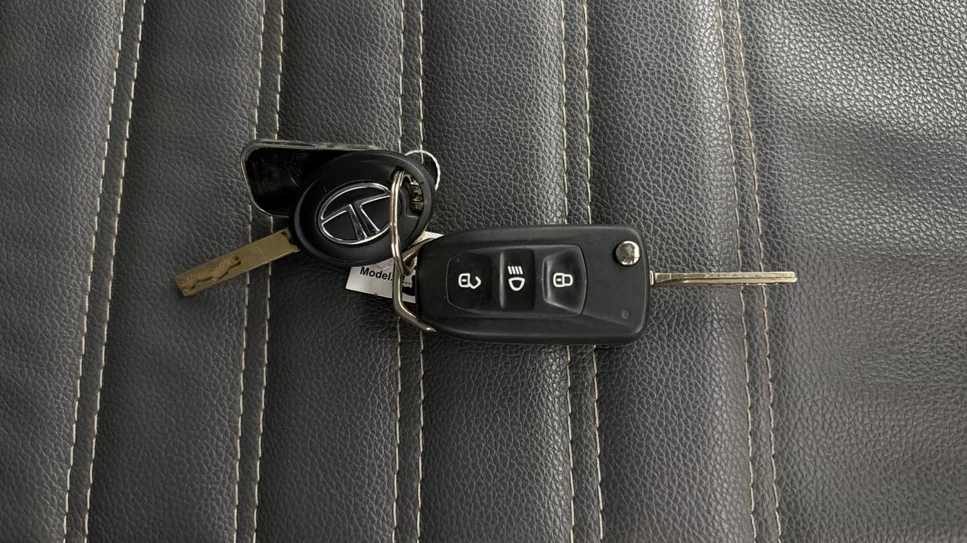 2021 Tata NEXON XMA PETROL, Petrol, Automatic, 67,984 km, Key Close Up