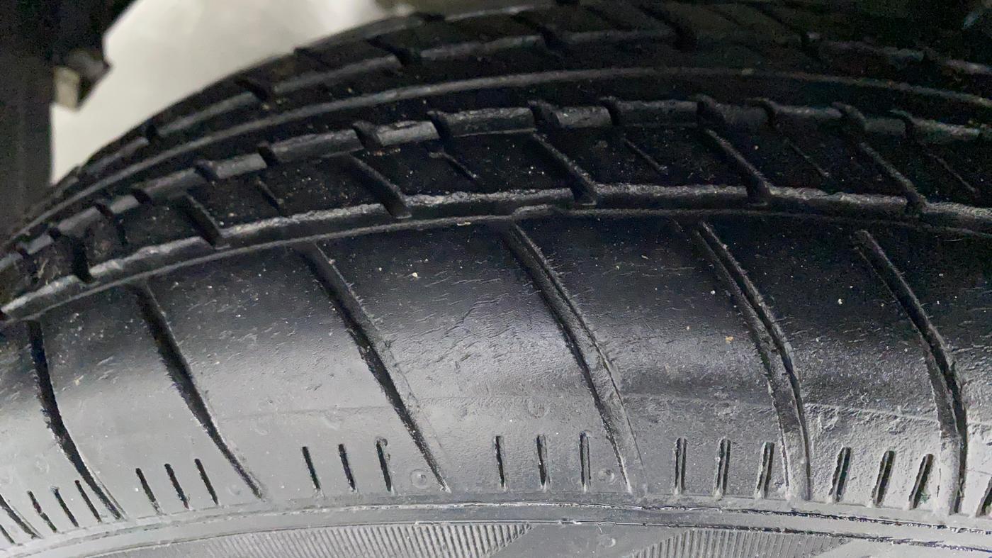 2009 Maruti A Star LXI, Petrol, Manual, 30,867 km, Left Front Tyre Tread