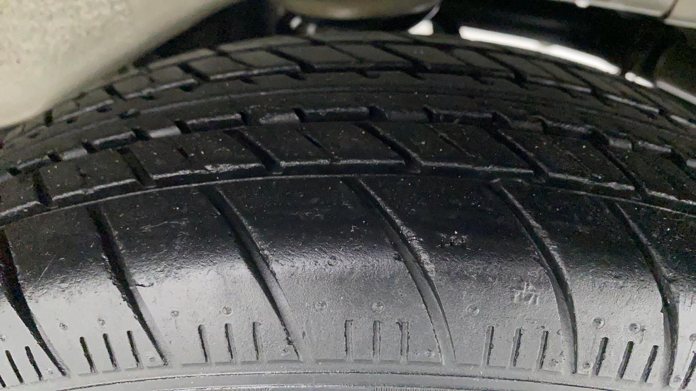 2009 Maruti A Star LXI, Petrol, Manual, 30,867 km, Left Rear Tyre Tread