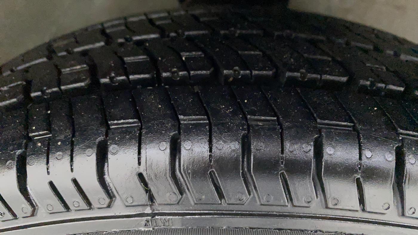 2009 Maruti A Star LXI, Petrol, Manual, 30,867 km, Right Front Tyre Tread