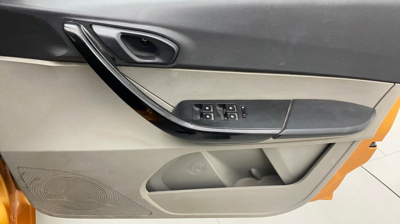 2016 Tata Tiago XT 1.2 REVOTRON, Petrol, Manual, 60,959 km, Driver Side Door Panels Control