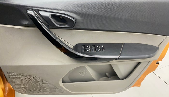 2016 Tata Tiago XT 1.2 REVOTRON, Petrol, Manual, 60,959 km, Driver Side Door Panels Control