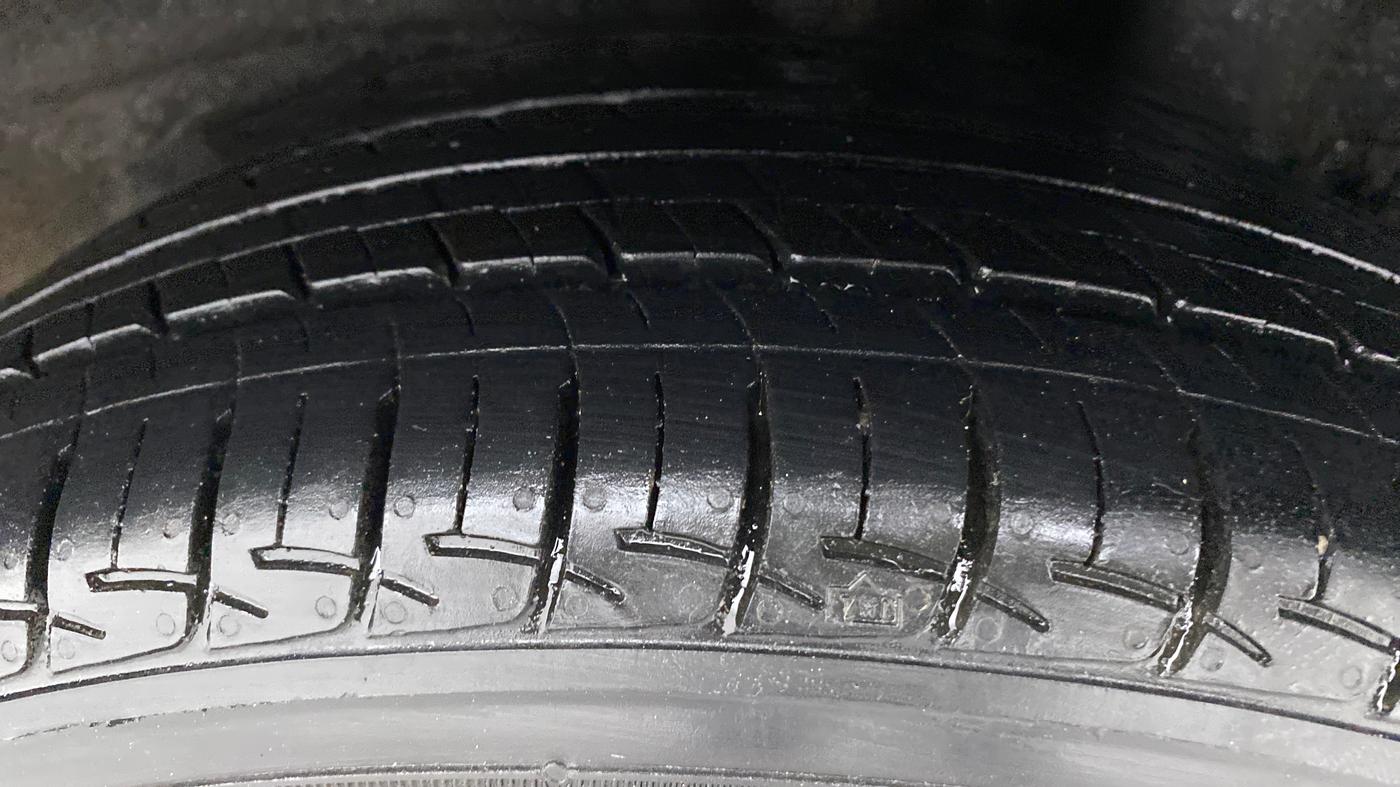 2017 Hyundai Grand i10 SPORTZ (O) 1.2 AT VTVT, Petrol, Automatic, 42,152 km, Left Rear Tyre Tread
