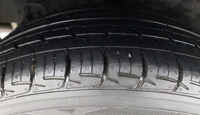 2017 Hyundai Grand i10 SPORTZ (O) 1.2 AT VTVT, Petrol, Automatic, 42,152 km, Right Rear Tyre Tread