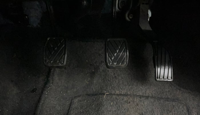 2014 Maruti Swift VXI, Petrol, Manual, 62,348 km, Pedals