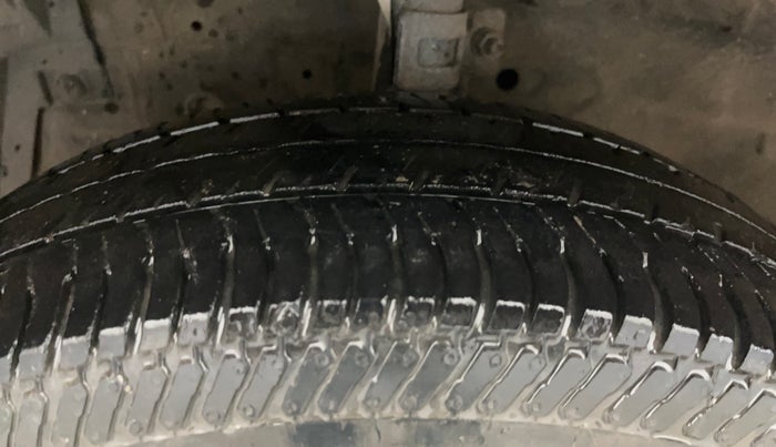 2014 Maruti Swift VXI, Petrol, Manual, 62,348 km, Left Front Tyre Tread