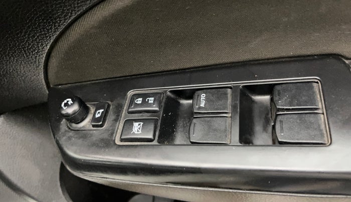 2014 Maruti Swift VXI, Petrol, Manual, 62,348 km, Driver Side Door Panels Control