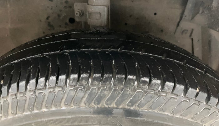 2014 Maruti Swift VXI, Petrol, Manual, 62,348 km, Right Front Tyre Tread