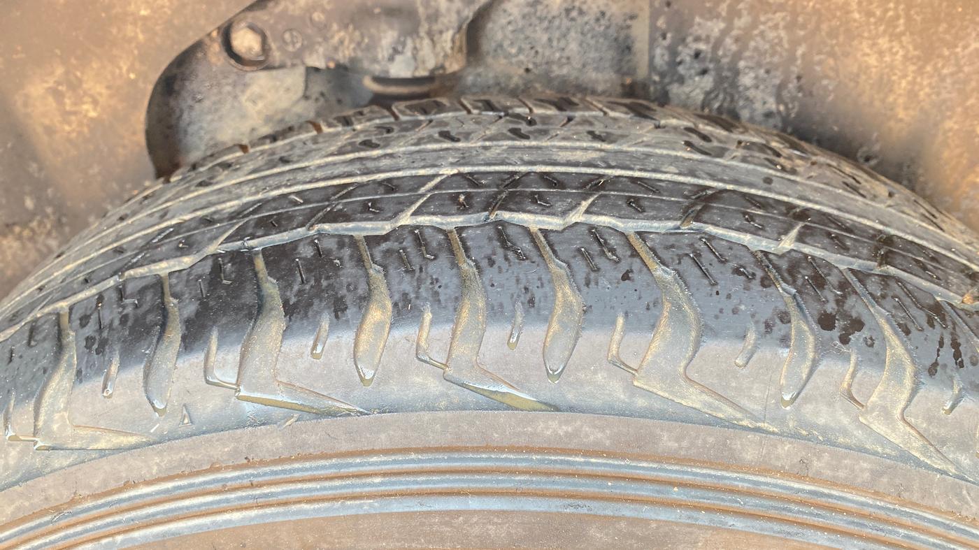 2020 Tata Harrier XZA 2.0L, Diesel, Automatic, 1,34,949 km, Left Rear Tyre Tread