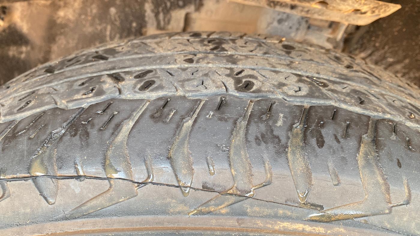 2020 Tata Harrier XZA 2.0L, Diesel, Automatic, 1,34,949 km, Left Front Tyre Tread