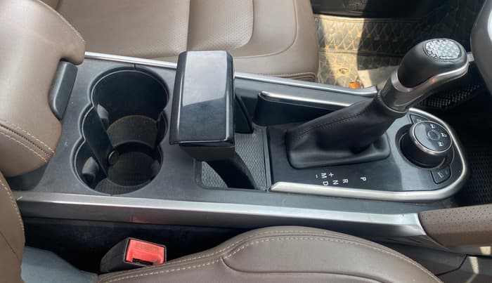 2020 Tata Harrier XZA 2.0L, Diesel, Automatic, 1,34,949 km, Gear Lever