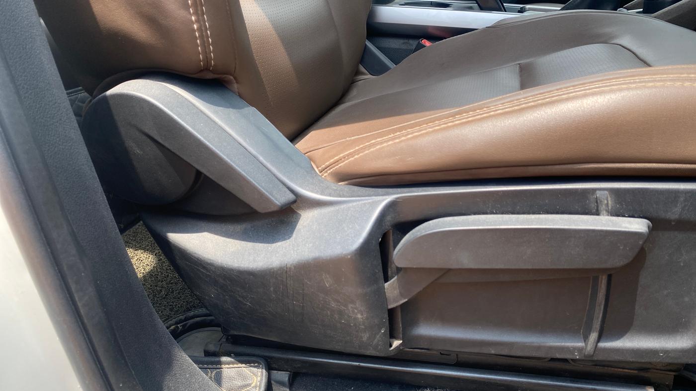 2020 Tata Harrier XZA 2.0L, Diesel, Automatic, 1,34,949 km, Driver Side Adjustment Panel