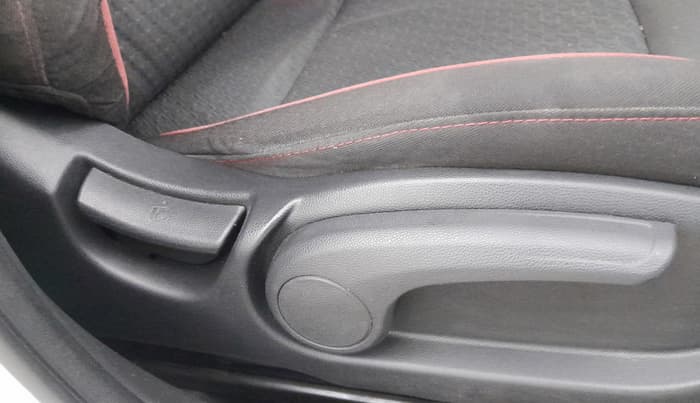 2018 Hyundai i20 Active 1.2 S, Petrol, Manual, 60,985 km, Driver Side Adjustment Panel
