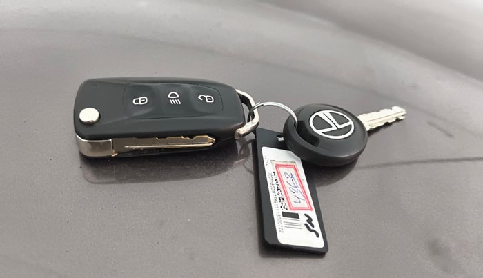 2016 Tata Tiago XZ PETROL, Petrol, Manual, 53,830 km, Key Close Up