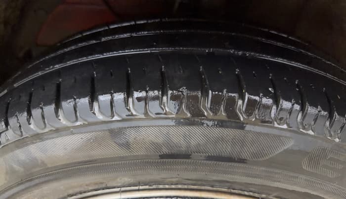 2019 Maruti Swift LXI, Petrol, Manual, 44,283 km, Left Front Tyre Tread