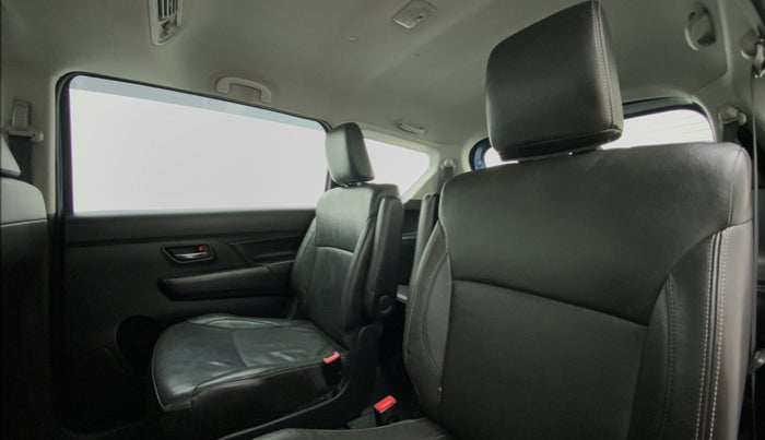2019 Maruti XL6 ALPHA SHVS  MT, Petrol, Manual, 82,057 km, Right Side Rear Door Cabin