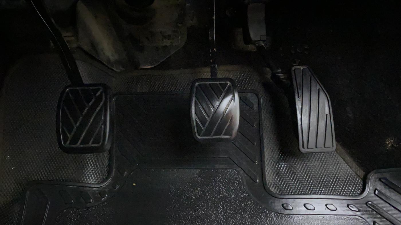 2019 Maruti XL6 ALPHA SHVS  MT, Petrol, Manual, 82,057 km, Pedals