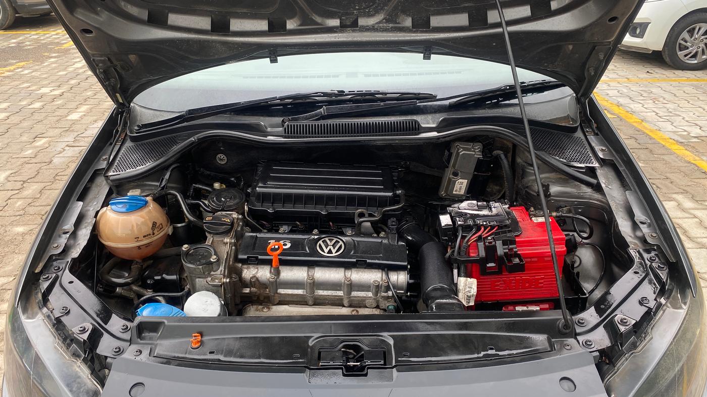 2013 Volkswagen Vento HIGHLINE 1.6 MPI, Petrol, Manual, 92,279 km, Engine View