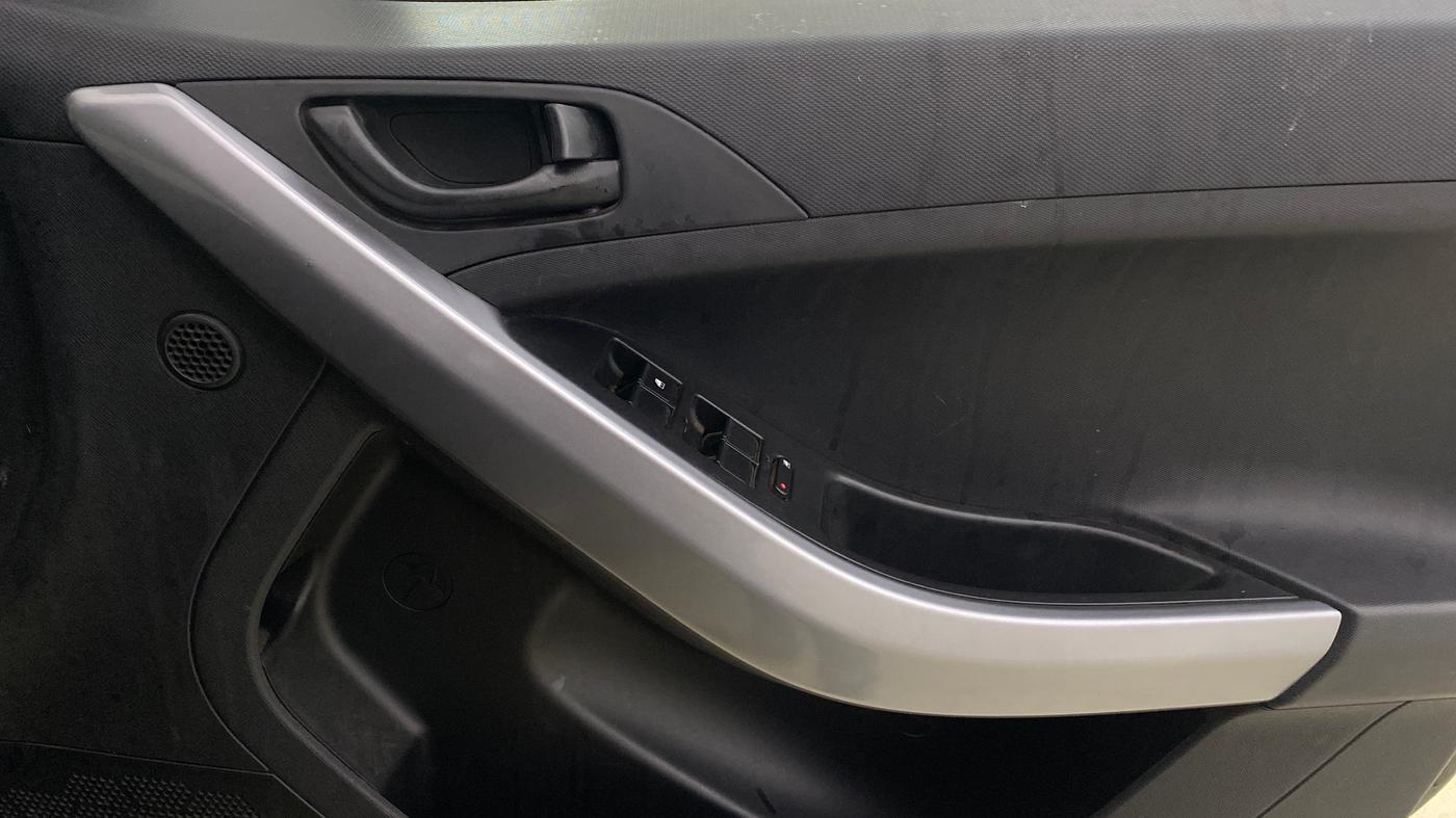 2022 Tata NEXON XM PETROL, Petrol, Manual, 24,237 km, Driver Side Door Panels Control