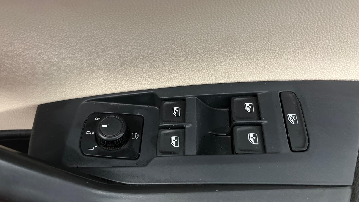 2022 Skoda SLAVIA AMBITION 1.0L TSI AT, Petrol, Automatic, 51,543 km, Driver Side Door Panels Control