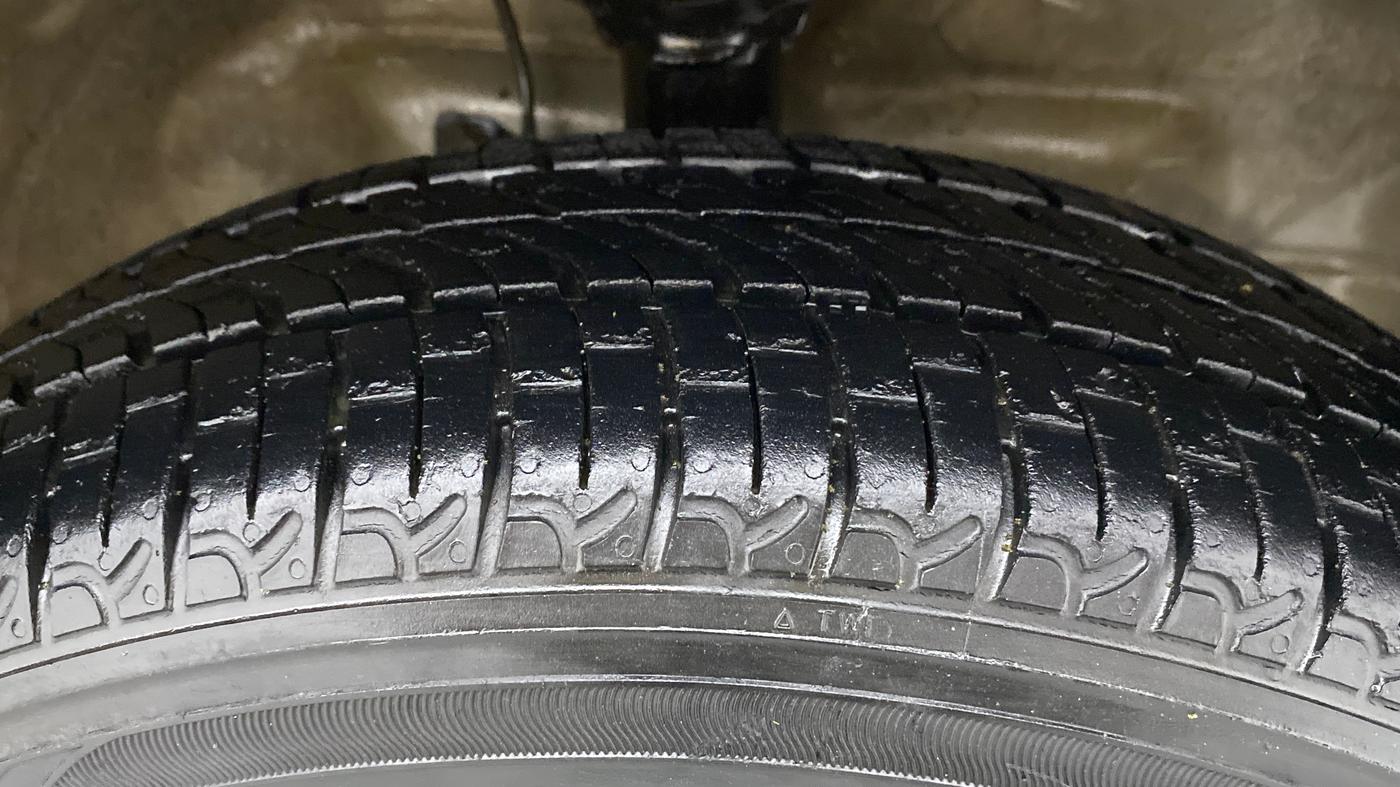 2013 Maruti Wagon R 1.0 VXI, Petrol, Manual, 32,712 km, Right Front Tyre Tread