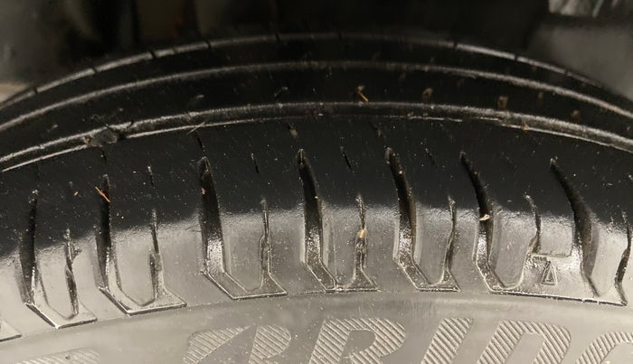 2019 Maruti Swift LXI, Petrol, Manual, 10,616 km, Right Rear Tyre Tread