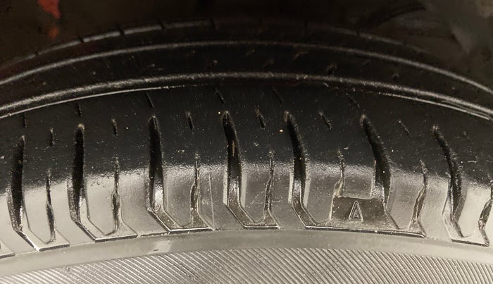 2019 Maruti Swift LXI, Petrol, Manual, 10,616 km, Right Front Tyre Tread