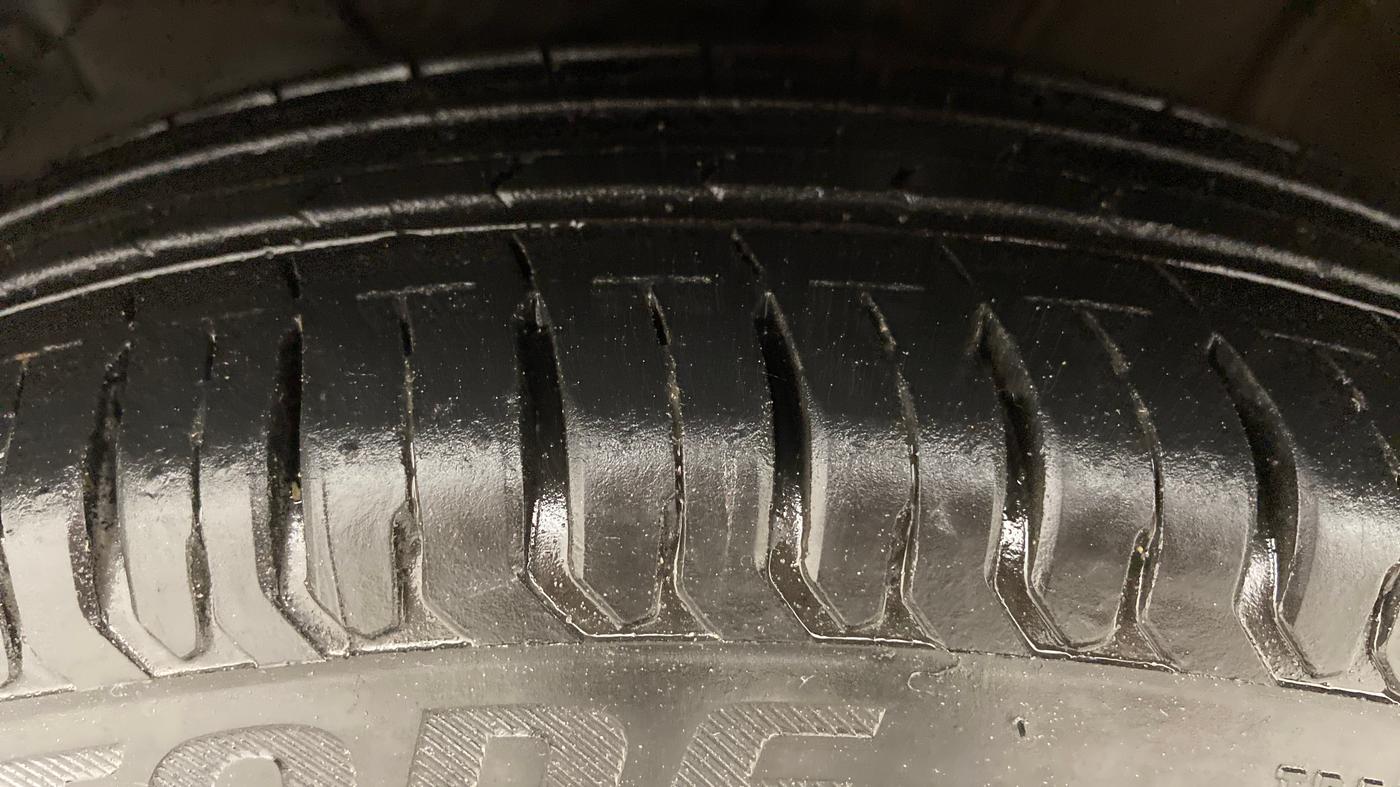 2019 Maruti Swift LXI, Petrol, Manual, 10,616 km, Left Front Tyre Tread