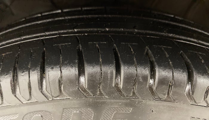 2019 Maruti Swift LXI, Petrol, Manual, 10,616 km, Left Front Tyre Tread