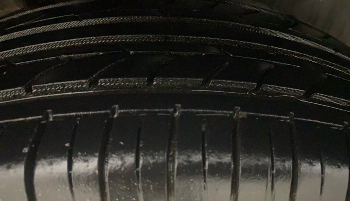2013 Maruti Swift Dzire VXI, Petrol, Manual, 68,628 km, Right Rear Tyre Tread