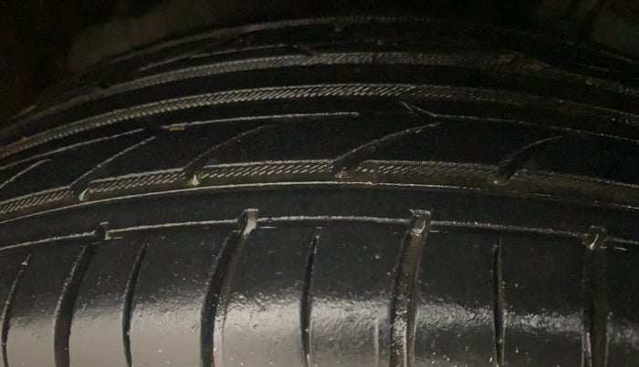 2013 Maruti Swift Dzire VXI, Petrol, Manual, 68,628 km, Right Front Tyre Tread