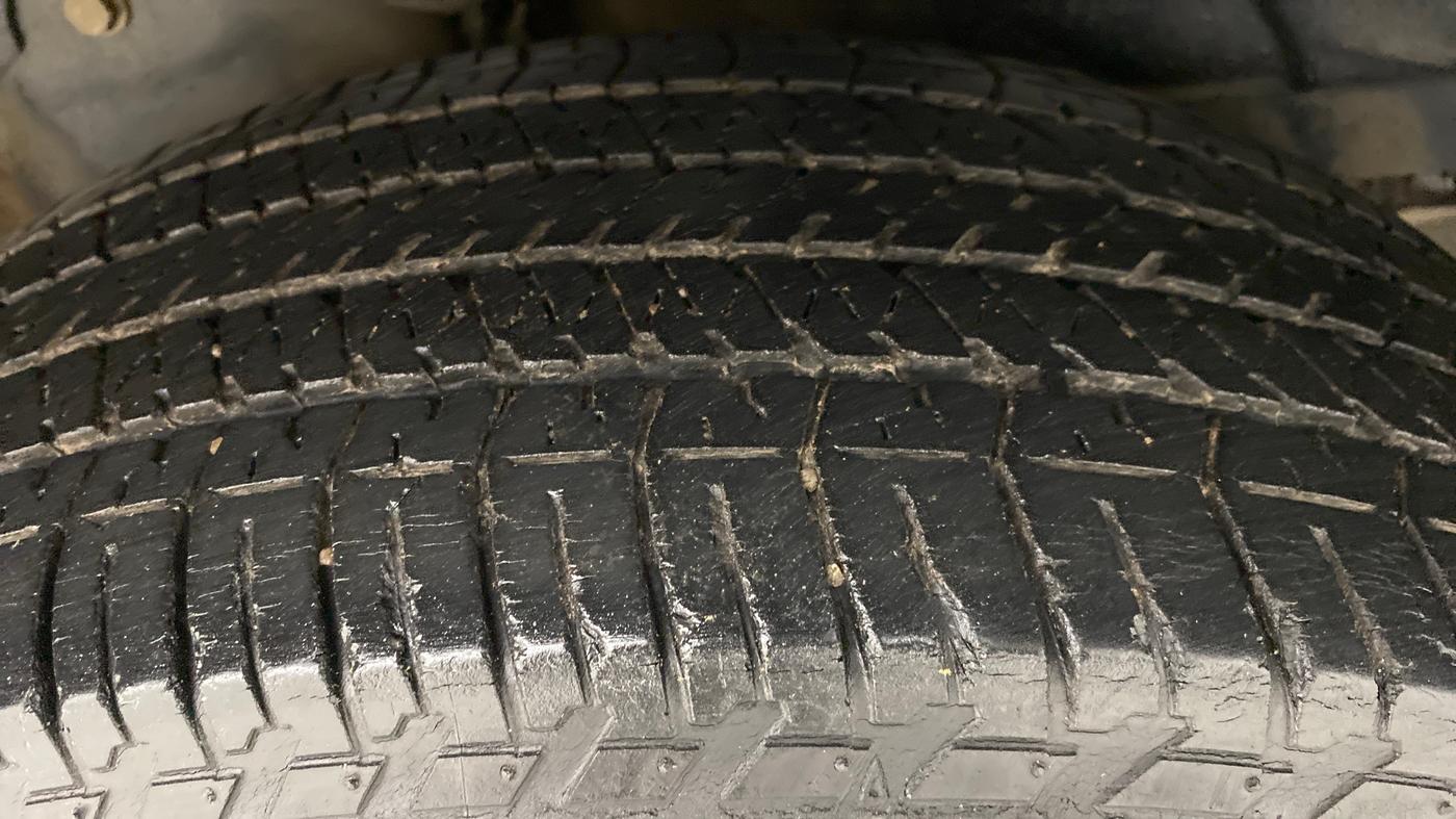 2016 Mahindra XUV500 W6 4X2, Diesel, Manual, 46,515 km, Right Rear Tyre Tread