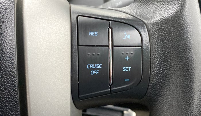 2016 Mahindra XUV500 W6 4X2, Diesel, Manual, 46,515 km, Adaptive Cruise Control