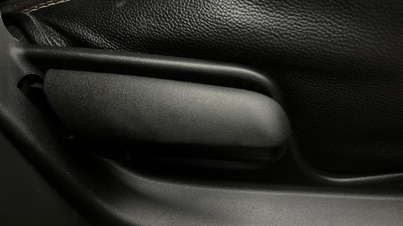 2015 Maruti Swift LXI (O), Petrol, Manual, 59,840 km, Driver Side Adjustment Panel