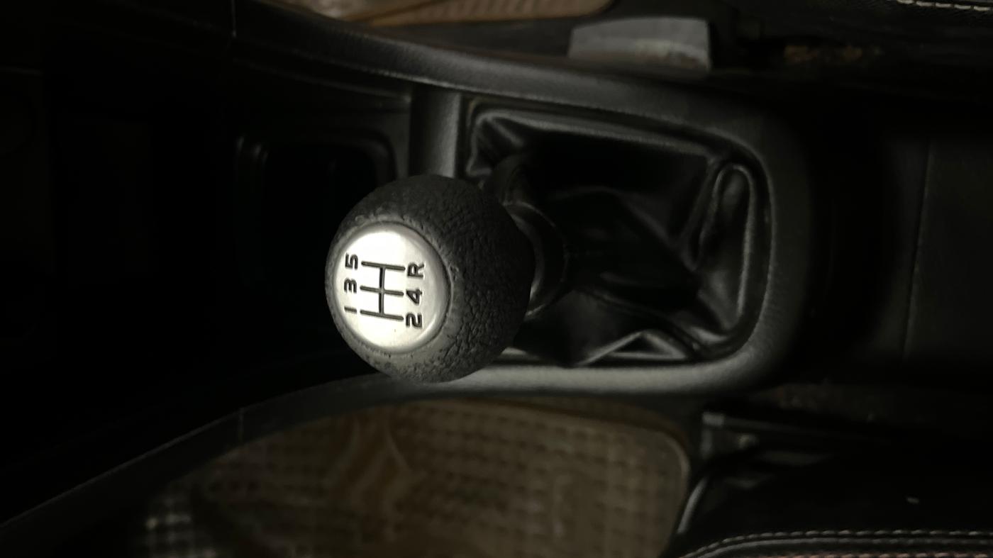 2015 Maruti Swift LXI (O), Petrol, Manual, 59,840 km, Gear Lever