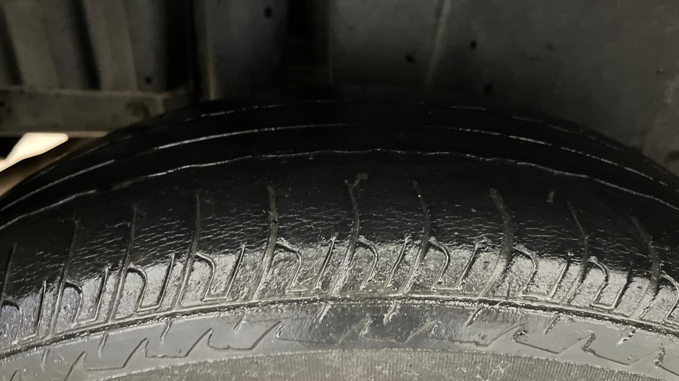 2015 Maruti Swift LXI (O), Petrol, Manual, 59,840 km, Right Rear Tyre Tread