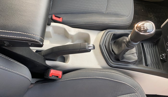 2022 Mahindra XUV300 W6 1.2 PETROL, Petrol, Manual, 19,471 km, Gear Lever