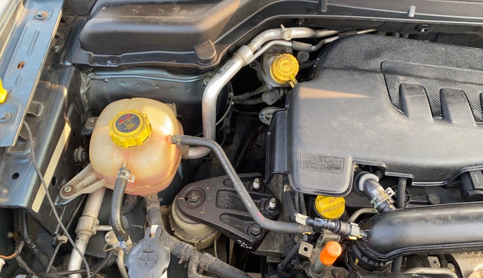 2022 Mahindra XUV300 W6 1.2 PETROL, Petrol, Manual, 19,471 km, Engine View - Right