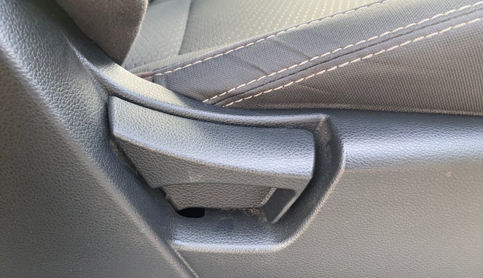 2022 Mahindra XUV300 W6 1.2 PETROL, Petrol, Manual, 19,471 km, Driver Side Adjustment Panel