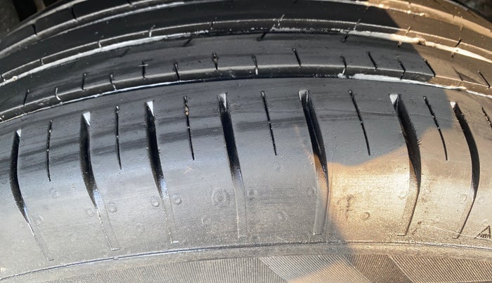 2022 Mahindra XUV300 W6 1.2 PETROL, Petrol, Manual, 19,471 km, Left Rear Tyre Tread