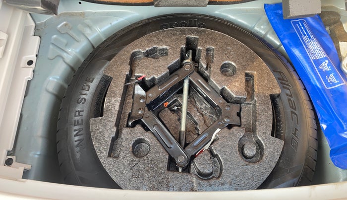 2022 Mahindra XUV300 W6 1.2 PETROL, Petrol, Manual, 19,471 km, Spare Tyre